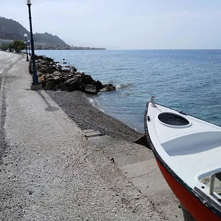 Apartment Ligia Seafront House *