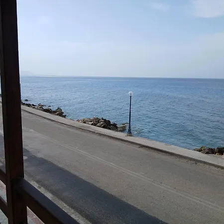 Apartment Ligia Seafront House