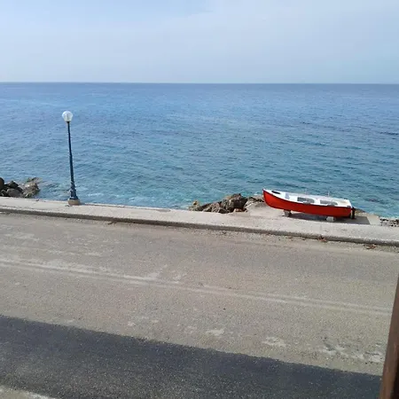 Ligia Seafront House Apartment